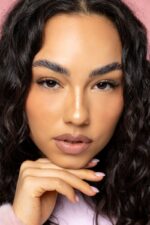 wet effect műszempilla szett fehelyezve a modellen